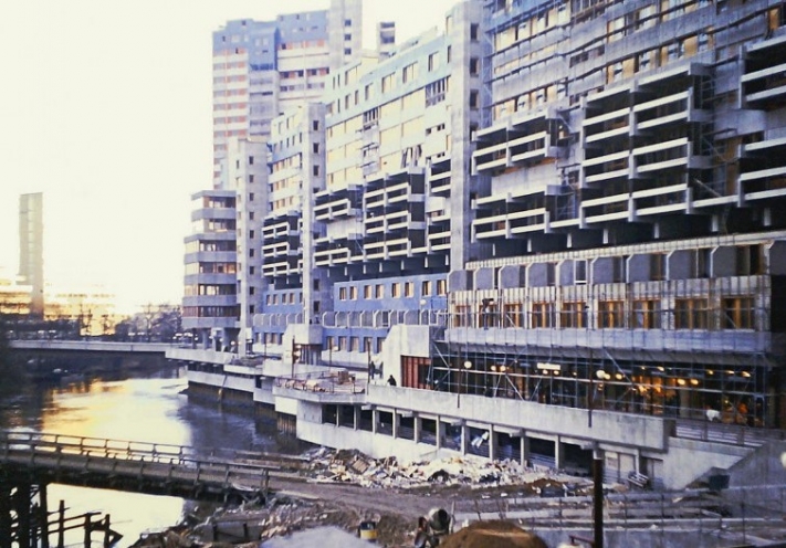 BRUT_1200px-Ihmezentrum_im_Bau_1973-e1521547837654