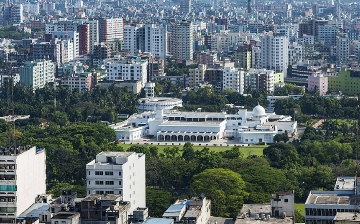 1024px-Bangabhaban_Dhaka_April_33244270994-e1519344857597