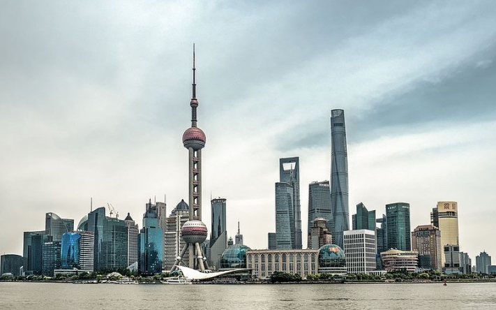 Shanghai_skyline_waterfront_pudong_5166168_69_70-e1519350201209