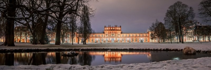 5vor4_Wiesbaden_Schloss_Biebrich_Leukel_Biernath-e1573552807662